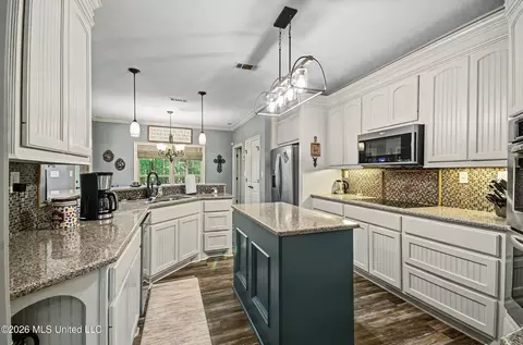 Kitchen - 2964 Highway 471, Brandon, MS 39047 photo 2 of 4