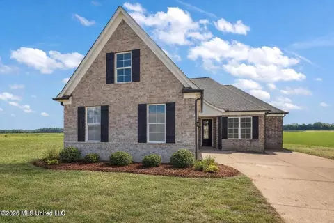890 Coahoma Ct, Nesbit, MS 38651