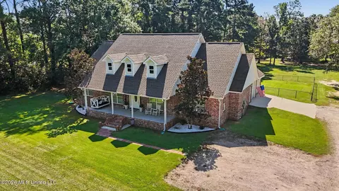 6211 Crump Rd, Kiln, MS 39556
