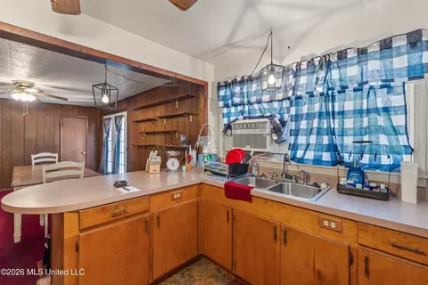 Kitchen - 294 Saint Peter St, State Line, MS 39362 photo 3 of 4