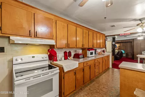 Kitchen - 294 Saint Peter St, State Line, MS 39362 photo 2 of 4