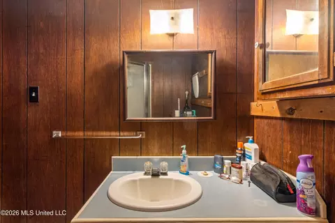Bath - 294 Saint Peter St, State Line, MS 39362 photo 1 of 2
