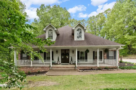 6070 Timber Oaks Dr, Olive Branch, MS 38654