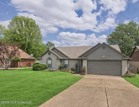 9290 Lakeside Dr, Olive Branch, MS 38654