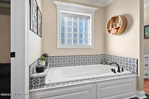 Bath - 902 Timberton Dr, Pearl, MS 39208 photo 2 of 3