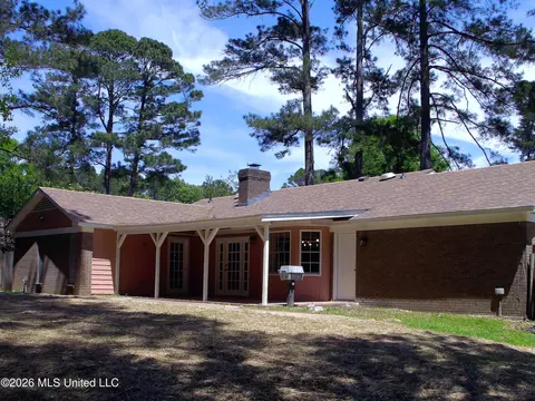 Exterior - 4649 Old Lake Rd, Jackson, MS 39212 photo 4 of 4