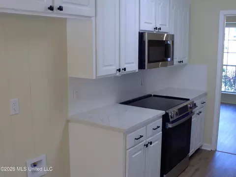 Kitchen - 4649 Old Lake Rd, Jackson, MS 39212 photo 2 of 2