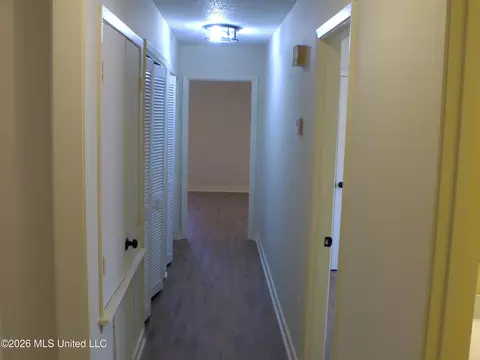 Entry Way - 4649 Old Lake Rd, Jackson, MS 39212 photo 2 of 2