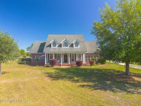 19241 Hunter Dr, Kiln, MS 39556