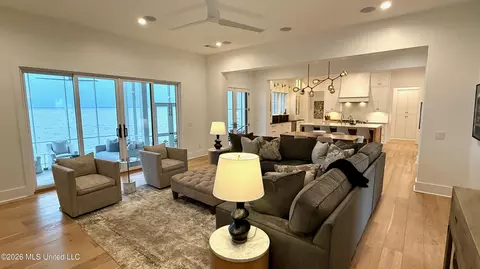 Living - 117 N Natchez Dr, Madison, MS 39110 photo 3 of 3