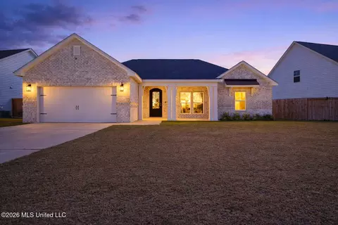 6746 Maurepas Cir, Ocean Springs, MS 39564