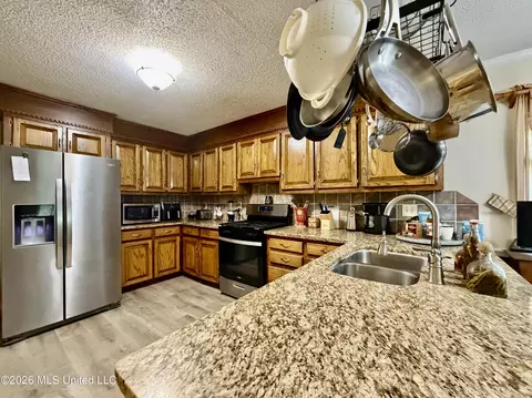 Kitchen - 215 Trace Cir, Raymond, MS 39154 photo 2 of 3