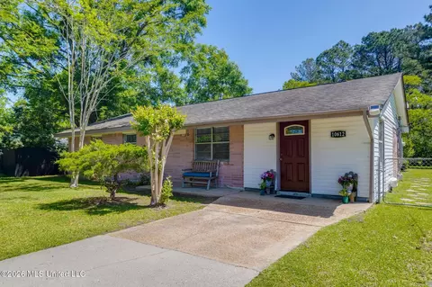10612 Oak St, Vancleave, MS 39565