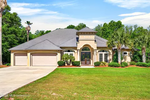 365 N Hill Dr, Carriere, MS 39426