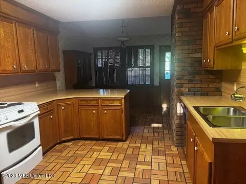 Kitchen - 182 Parks Rd, Jackson, MS 39212 photo 1 of 1