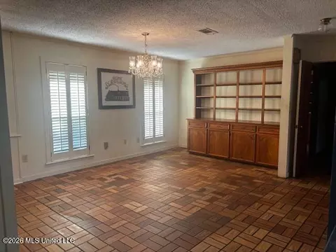 Living - 182 Parks Rd, Jackson, MS 39212 photo 1 of 4