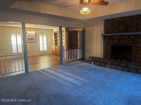 Living - 182 Parks Rd, Jackson, MS 39212 photo 2 of 4
