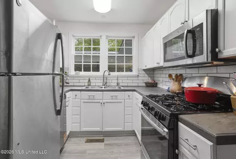Kitchen - 836 Brookwood Rd, Jackson, MS 39206 photo 1 of 3