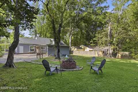 Exterior - 836 Brookwood Rd, Jackson, MS 39206 photo 4 of 6