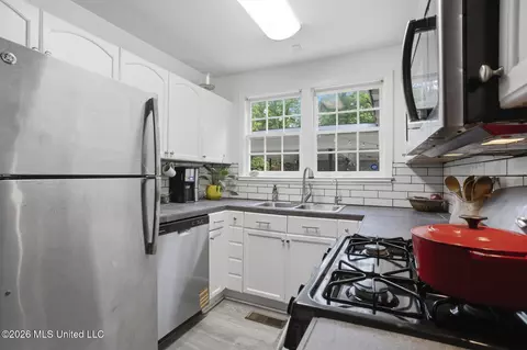 Kitchen - 836 Brookwood Rd, Jackson, MS 39206 photo 2 of 3