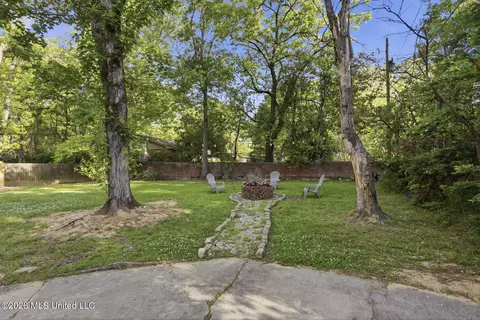 Exterior - 836 Brookwood Rd, Jackson, MS 39206 photo 3 of 6
