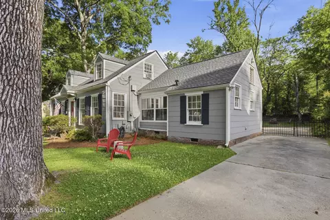 Exterior - 836 Brookwood Rd, Jackson, MS 39206 photo 5 of 6