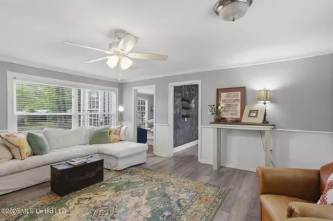 Living - 836 Brookwood Rd, Jackson, MS 39206 photo 2 of 2