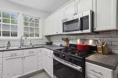 Kitchen - 836 Brookwood Rd, Jackson, MS 39206 photo 3 of 3