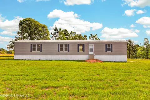 39 Johnson Rd, Poplarville, MS 39470