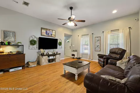 22 Southdown Rd, Sumrall, MS 39482 photo 3