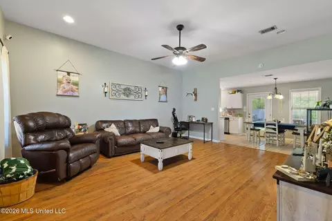 22 Southdown Rd, Sumrall, MS 39482 photo 4