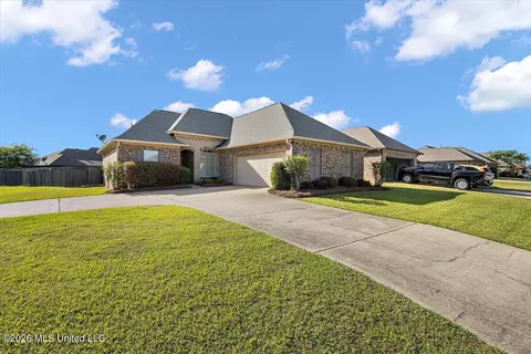 Exterior - 301 Ridge Pointe Dr, Brandon, MS 39042 photo 2 of 4