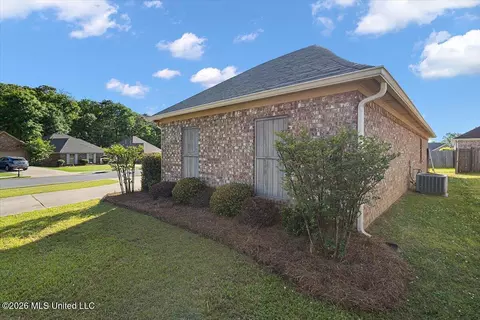 Exterior - 301 Ridge Pointe Dr, Brandon, MS 39042 photo 3 of 4