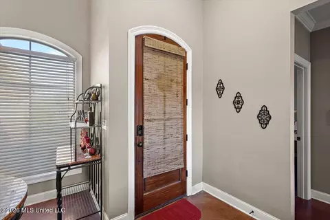 Entry Way - 301 Ridge Pointe Dr, Brandon, MS 39042 photo 2 of 5