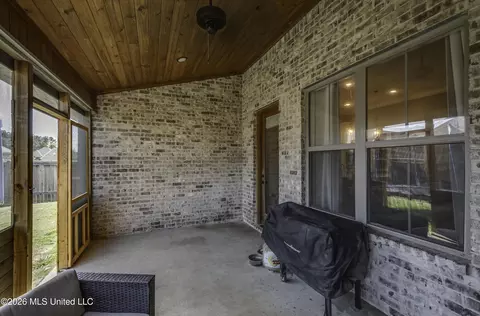 Exterior - 1006 Kensington Dr, Flowood, MS 39232 photo 8 of 12