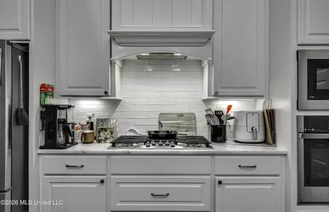 Kitchen - 1006 Kensington Dr, Flowood, MS 39232 photo 4 of 5