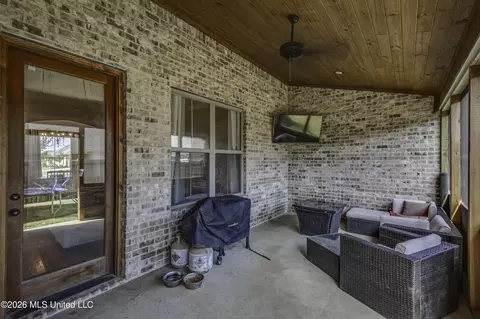 Exterior - 1006 Kensington Dr, Flowood, MS 39232 photo 6 of 12