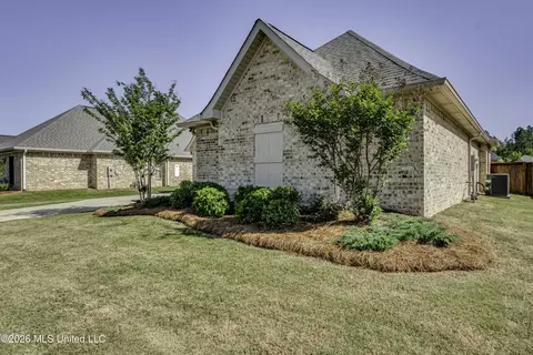 Exterior - 1006 Kensington Dr, Flowood, MS 39232 photo 5 of 12