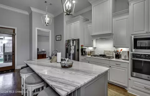 Kitchen - 1006 Kensington Dr, Flowood, MS 39232 photo 3 of 5