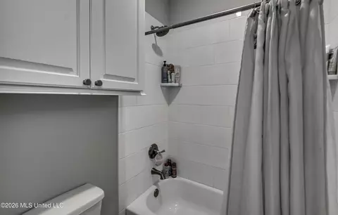 Bath - 1006 Kensington Dr, Flowood, MS 39232 photo 3 of 8