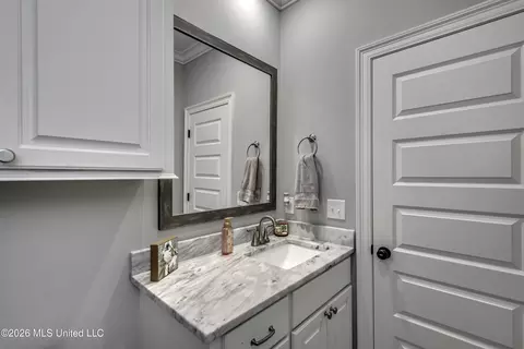 Bath - 1006 Kensington Dr, Flowood, MS 39232 photo 1 of 8
