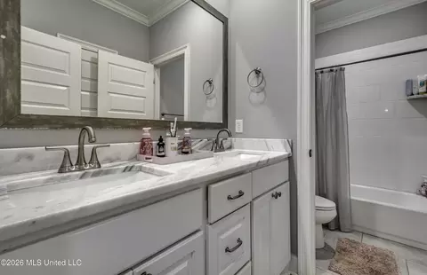 Bath - 1006 Kensington Dr, Flowood, MS 39232 photo 2 of 8