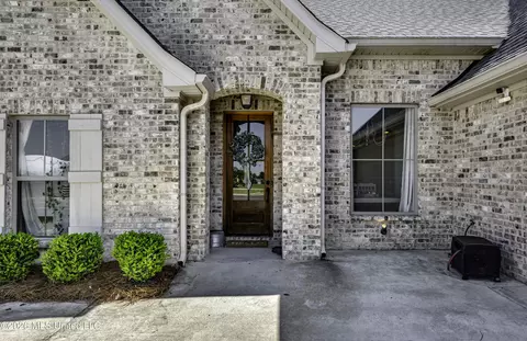 Exterior - 1006 Kensington Dr, Flowood, MS 39232 photo 2 of 12