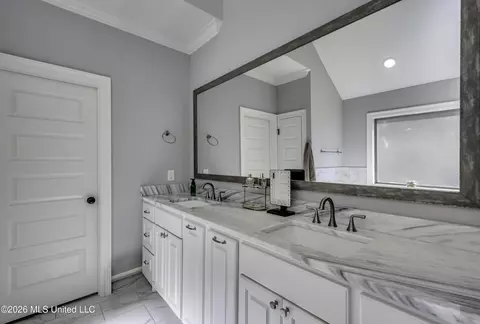 Bath - 1006 Kensington Dr, Flowood, MS 39232 photo 6 of 8