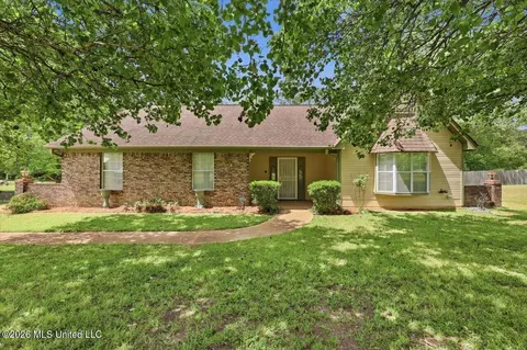 904 W Lake Dockery Dr, Byram, MS 39272