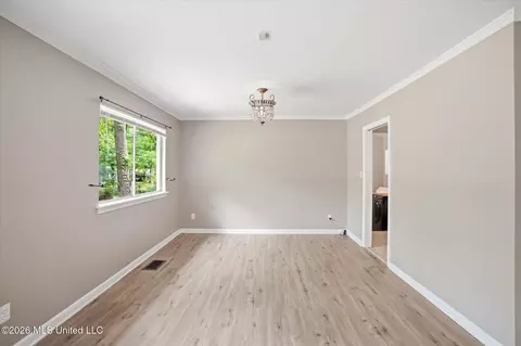 Living - 5523 Wayneland Dr, Jackson, MS 39211 photo 6 of 10