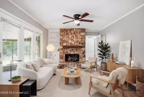 Living - 5523 Wayneland Dr, Jackson, MS 39211 photo 7 of 10