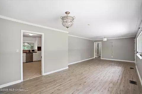 Living - 5523 Wayneland Dr, Jackson, MS 39211 photo 4 of 10