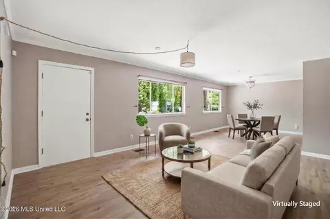 Living - 5523 Wayneland Dr, Jackson, MS 39211 photo 2 of 10
