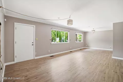 Living - 5523 Wayneland Dr, Jackson, MS 39211 photo 3 of 10
